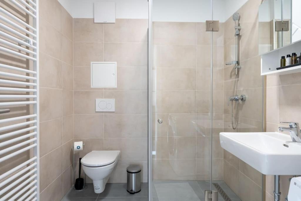 Hm • Sleek 1Br Home With Balcony Viena Exterior foto