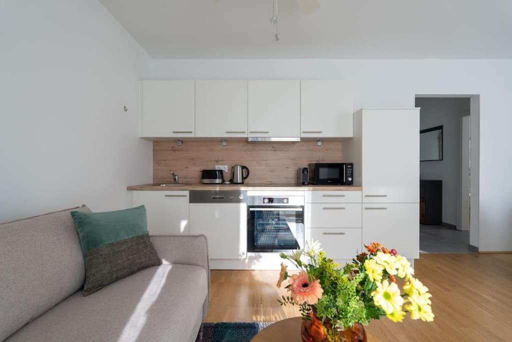 Hm • Sleek 1Br Home With Balcony Viena Exterior foto