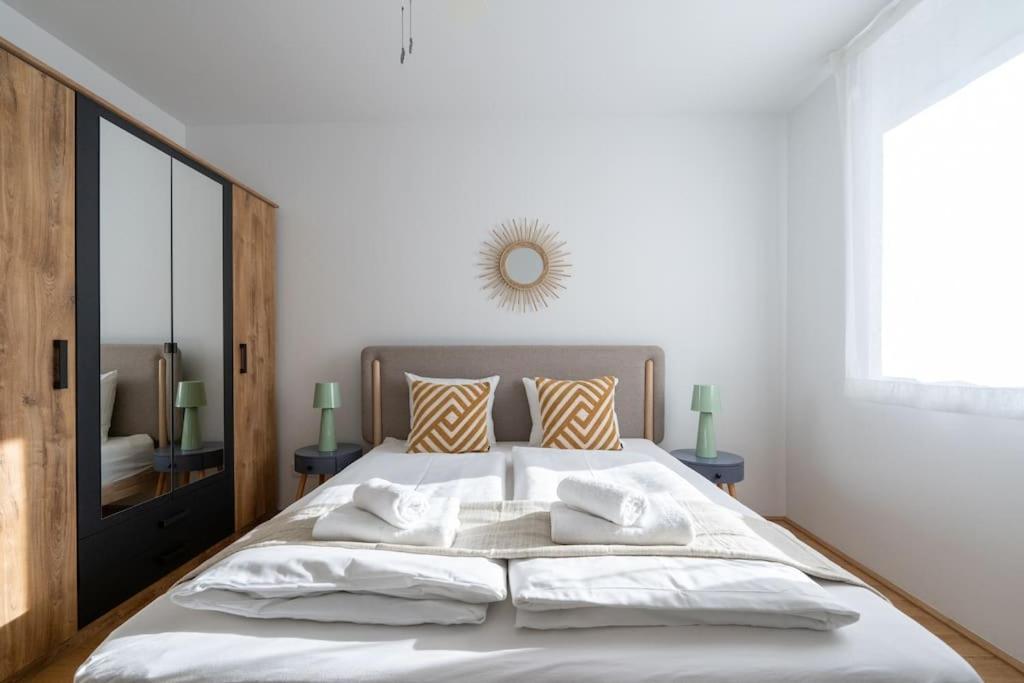 Hm • Sleek 1Br Home With Balcony Viena Exterior foto