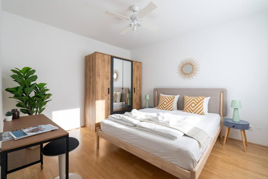 Hm • Sleek 1Br Home With Balcony Viena Exterior foto